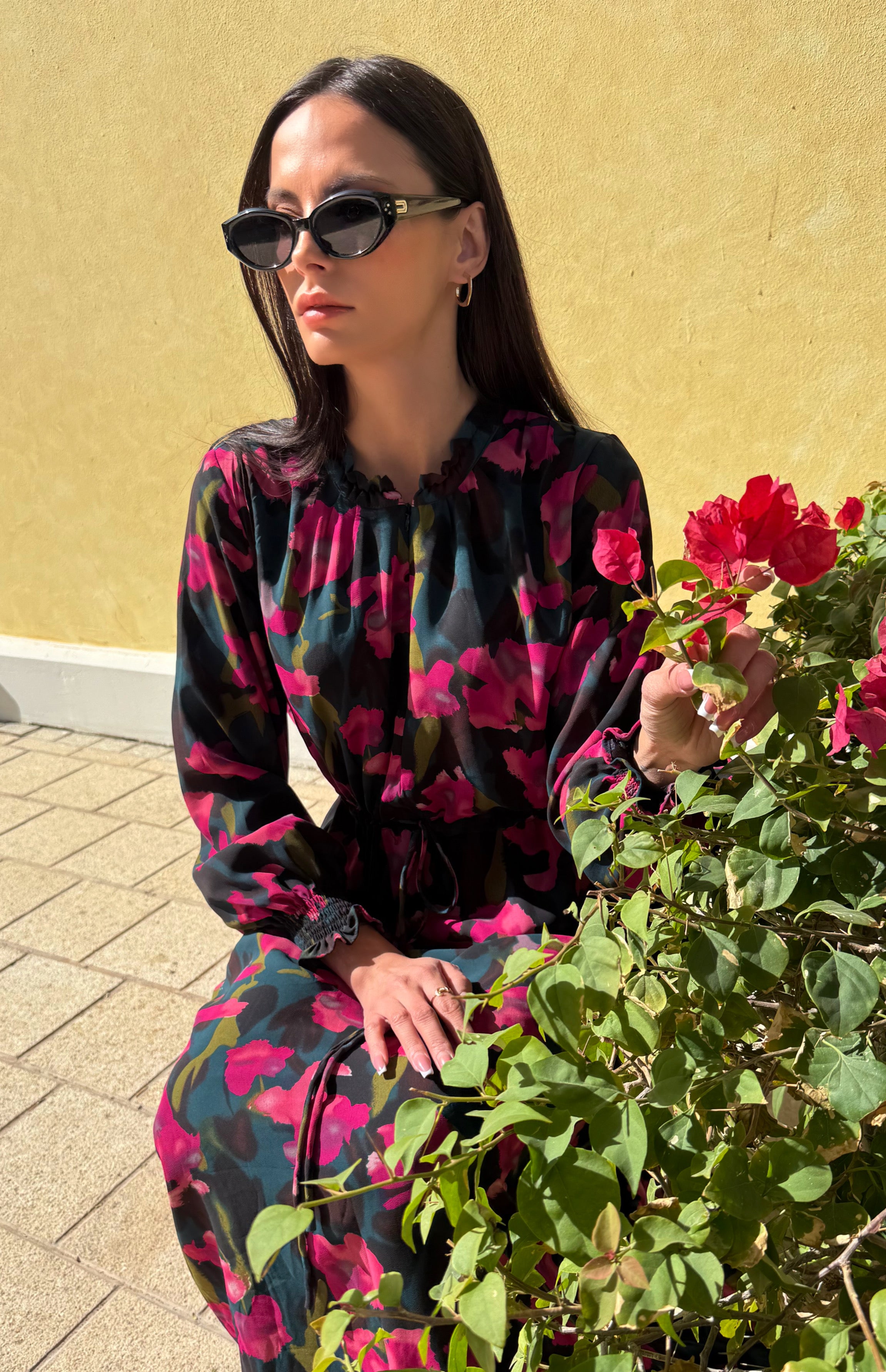 pink and black chiffon dress Crepe and chiffon maxi dress with a voluminous flower Color: Black/Pink RASARIO Online Boutique 46 (FR) / Black/Pink